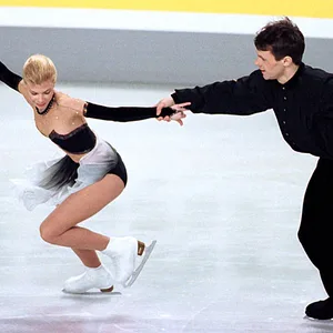 Evgenia Shishkova und Vadim Naumov auf dem Eis