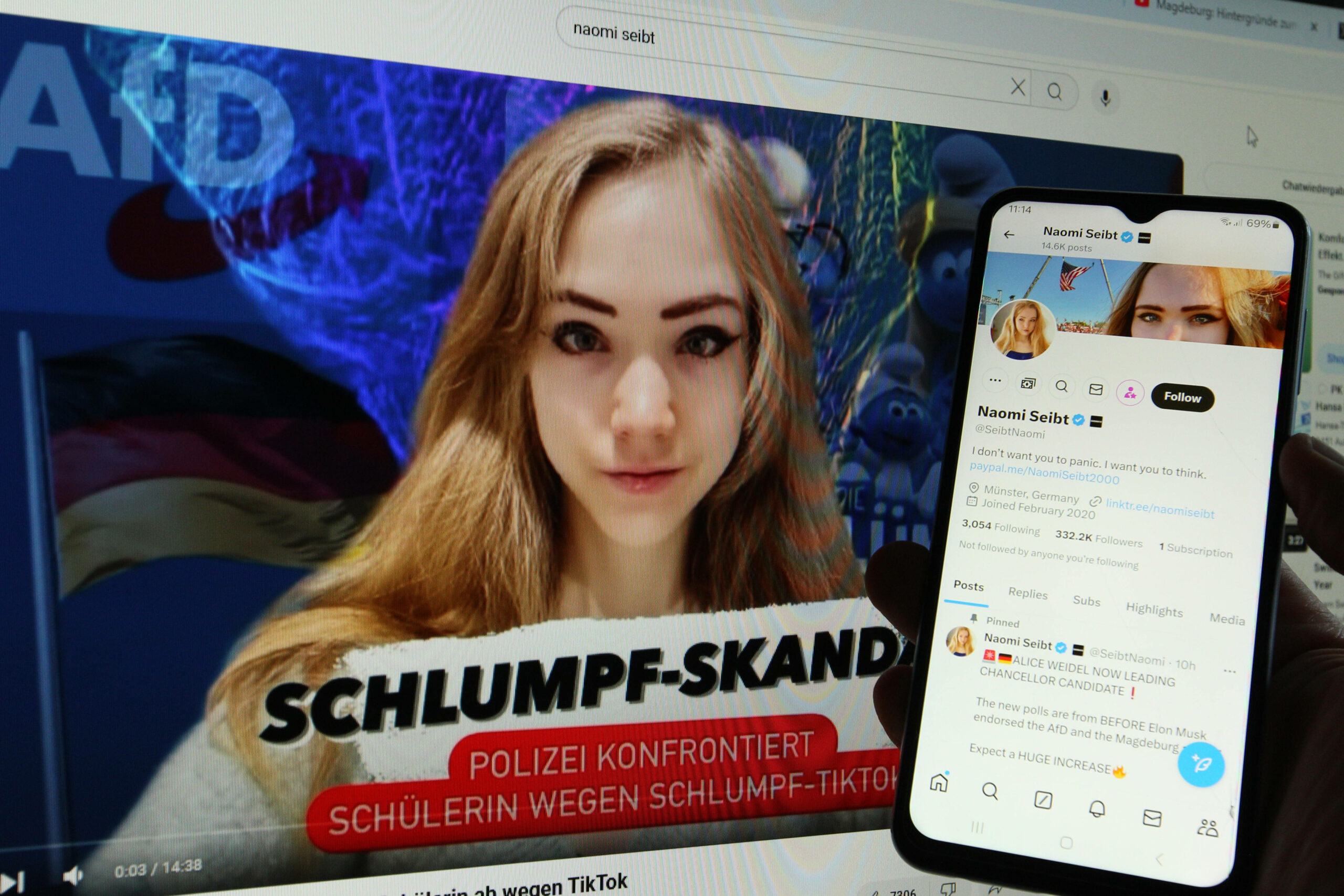 Auf einem Smartphone wurde der X-Account der Webvideoproduzentin Naomi Seibt geöffnet. Dahinter wurde auf einem Laptop der YouTube-Kanal von Seibt geöffnet.