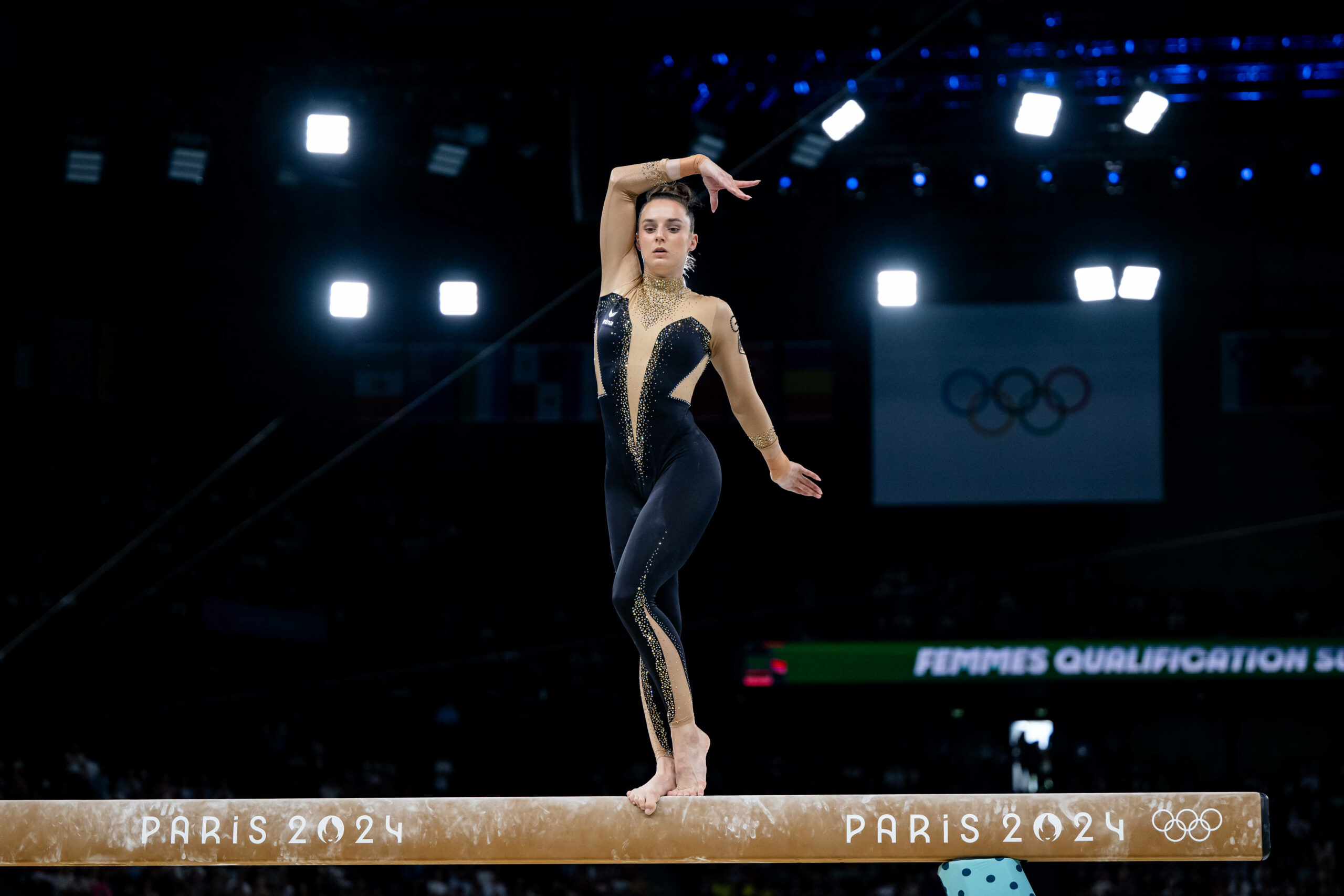 Pauline Schäfer-Betz auf dem Schwebebalken bei Olympia 2024