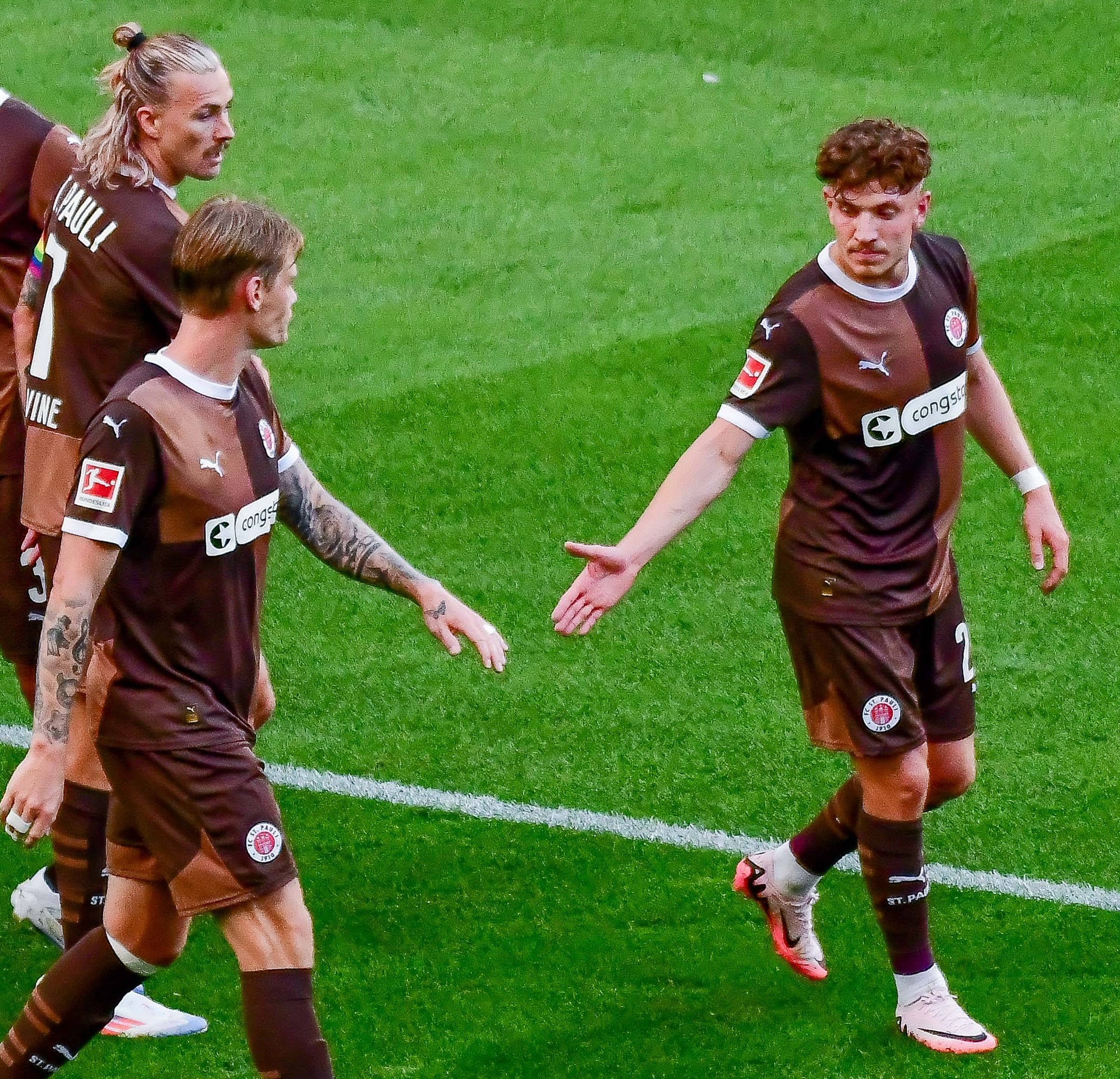 Jackson Irvine, Eric Smith und Philipp Treu fehlten in Braunschweig, stehen am Dienstag aber wieder auf dem Trainingsplatz.