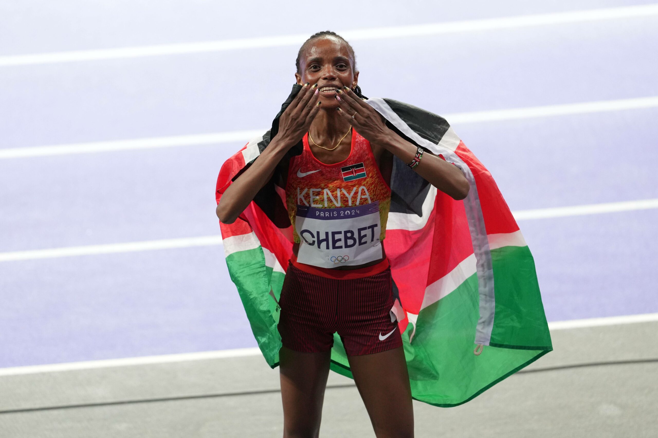 Beatrice Chebet verteilt Luftküsse