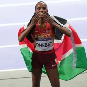 Beatrice Chebet verteilt Luftküsse