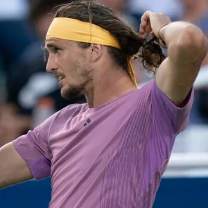 Alexander Zverev öffnet seinen Zopf