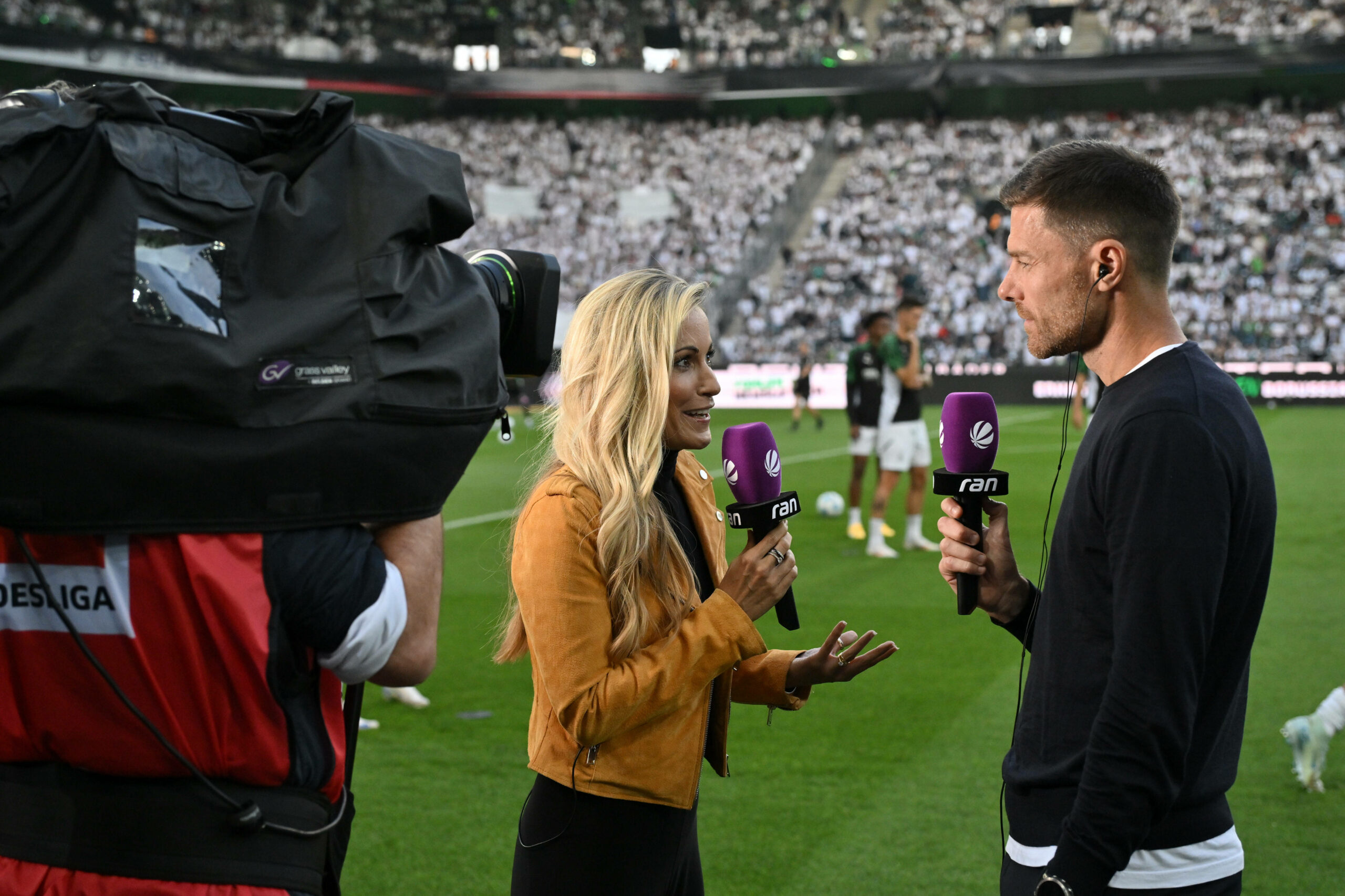 Andrea Kaiser interviewt Xabi Alonso