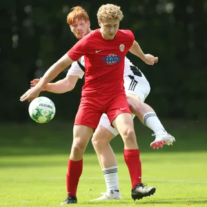 Piet Scobel versucht den Ball zu behaupten