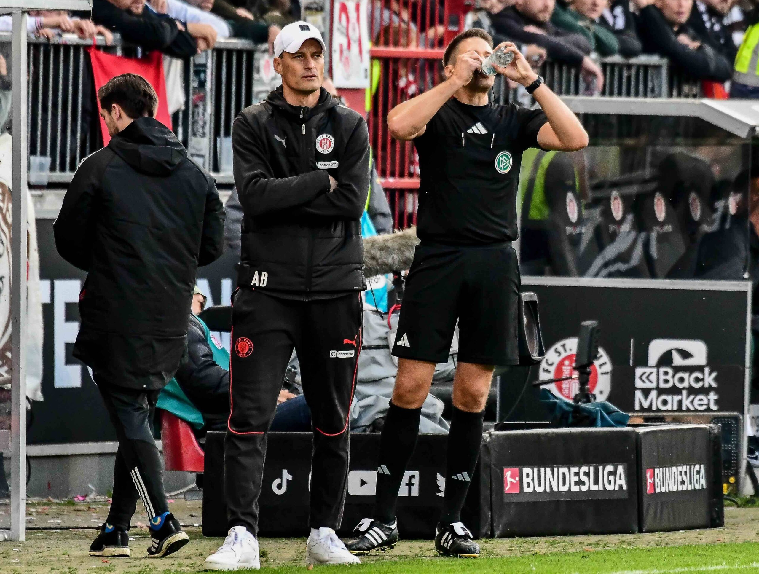 Alexander Blessin mit Referee Tobias Reichel