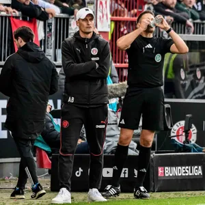 Alexander Blessin mit Referee Tobias Reichel