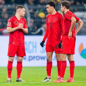Gespräch zwischen Joshua Kimmich, Jamal Musiala und Thomas Müller