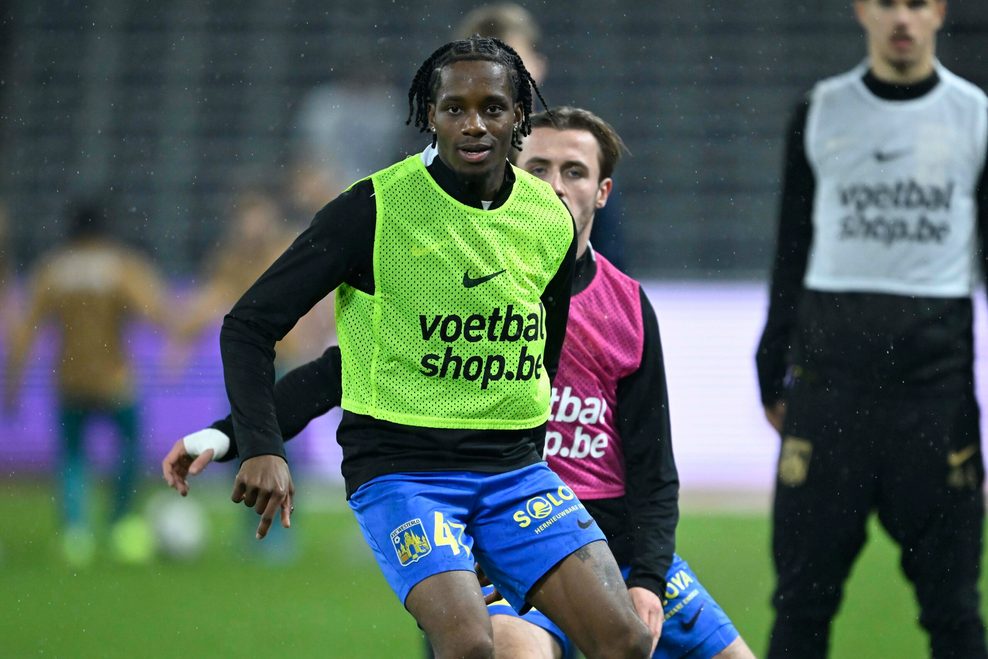 Adedire Mebude soll aus Belgien zum HSV wechseln.