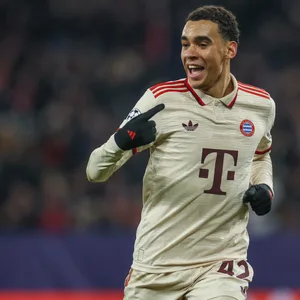 Jamal Musiala zeigt beim Jubel auf sich