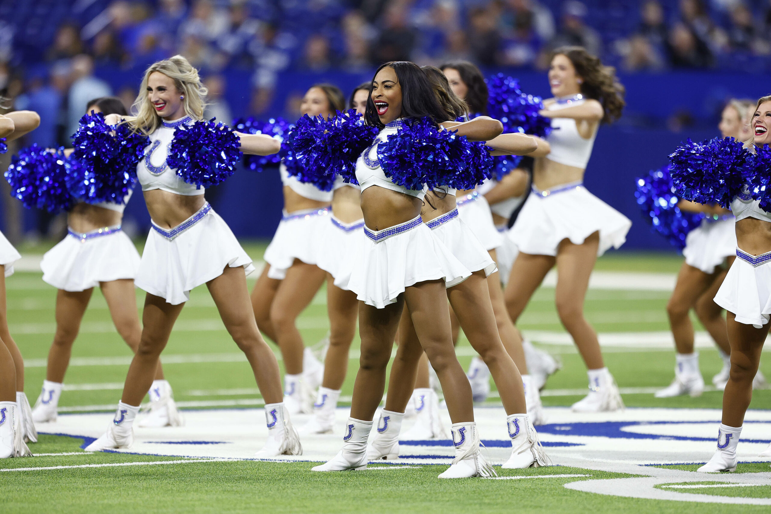 Die Cheerleader der Indianapolis Colts feuern ihr Team an.