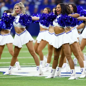 Die Cheerleader der Indianapolis Colts feuern ihr Team an.
