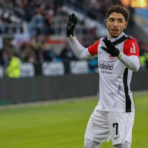 Omar Marmoush nach seinem Tor gegen St. Pauli