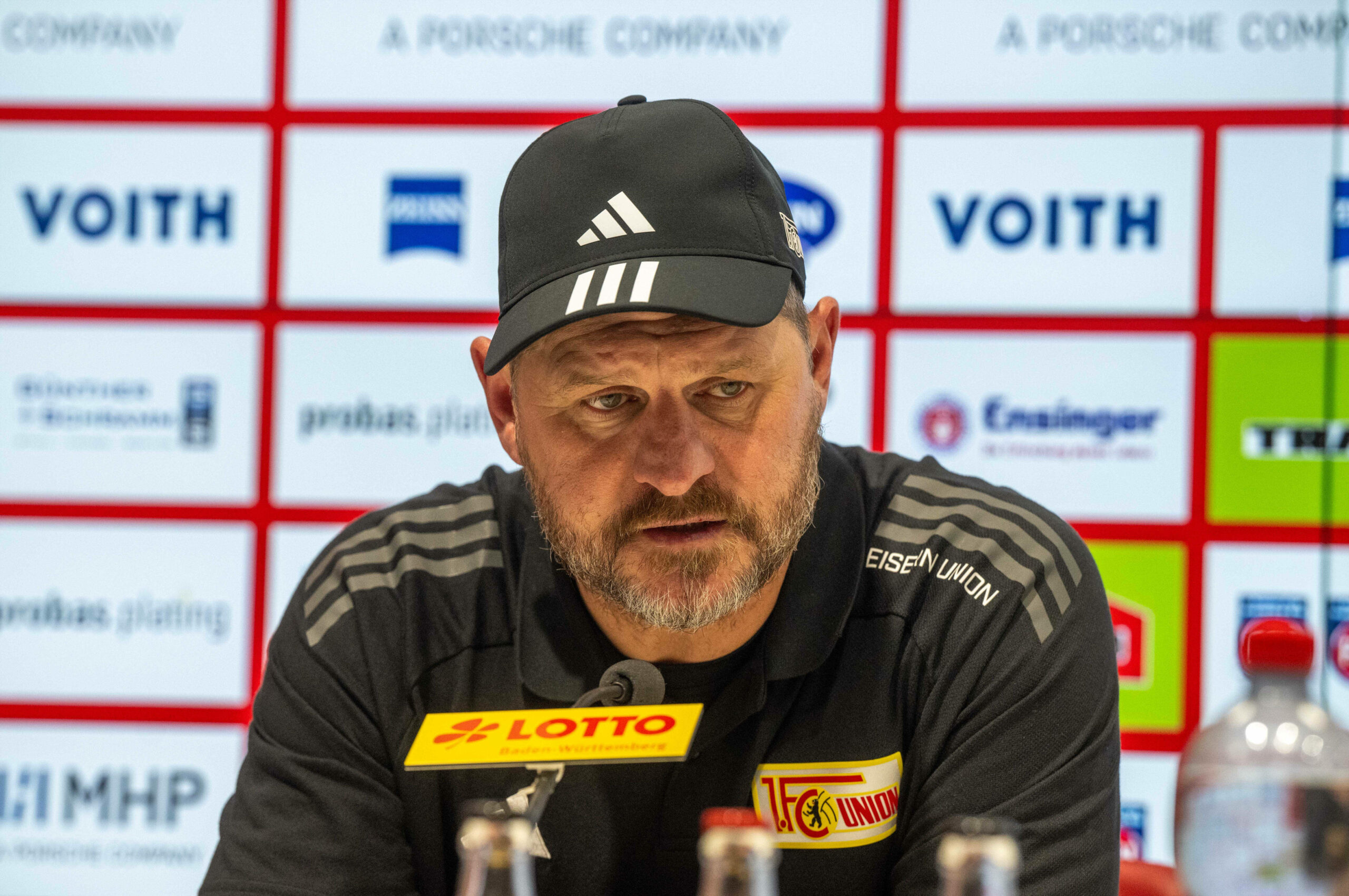 Steffen Baumgart auf der Pressekonferenz beim Spiel Heidenheim-Union