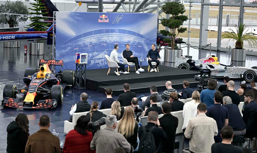 Medienrunde im Hangar 7 in Salzburg zur Vorstellung von Jürgen Klopp