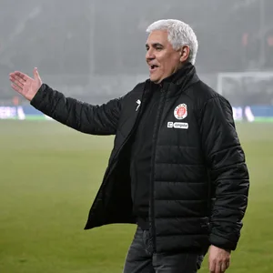 Andreas Bornemann klatscht ab