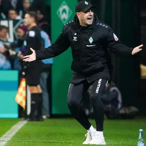 Ole Werner regt sich auf am Spielfeldrand