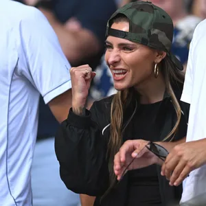 Sophia Thomalla ballt die Jubelfaust