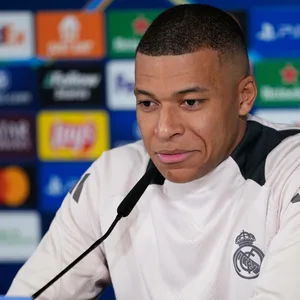 Kylian Mbappé auf einer Pressekonferenz von Real Madrid