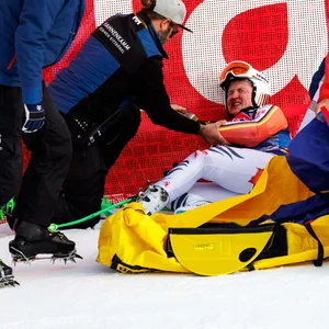 Jacob Schramm nach seinem schweren Sturz auf der Streif