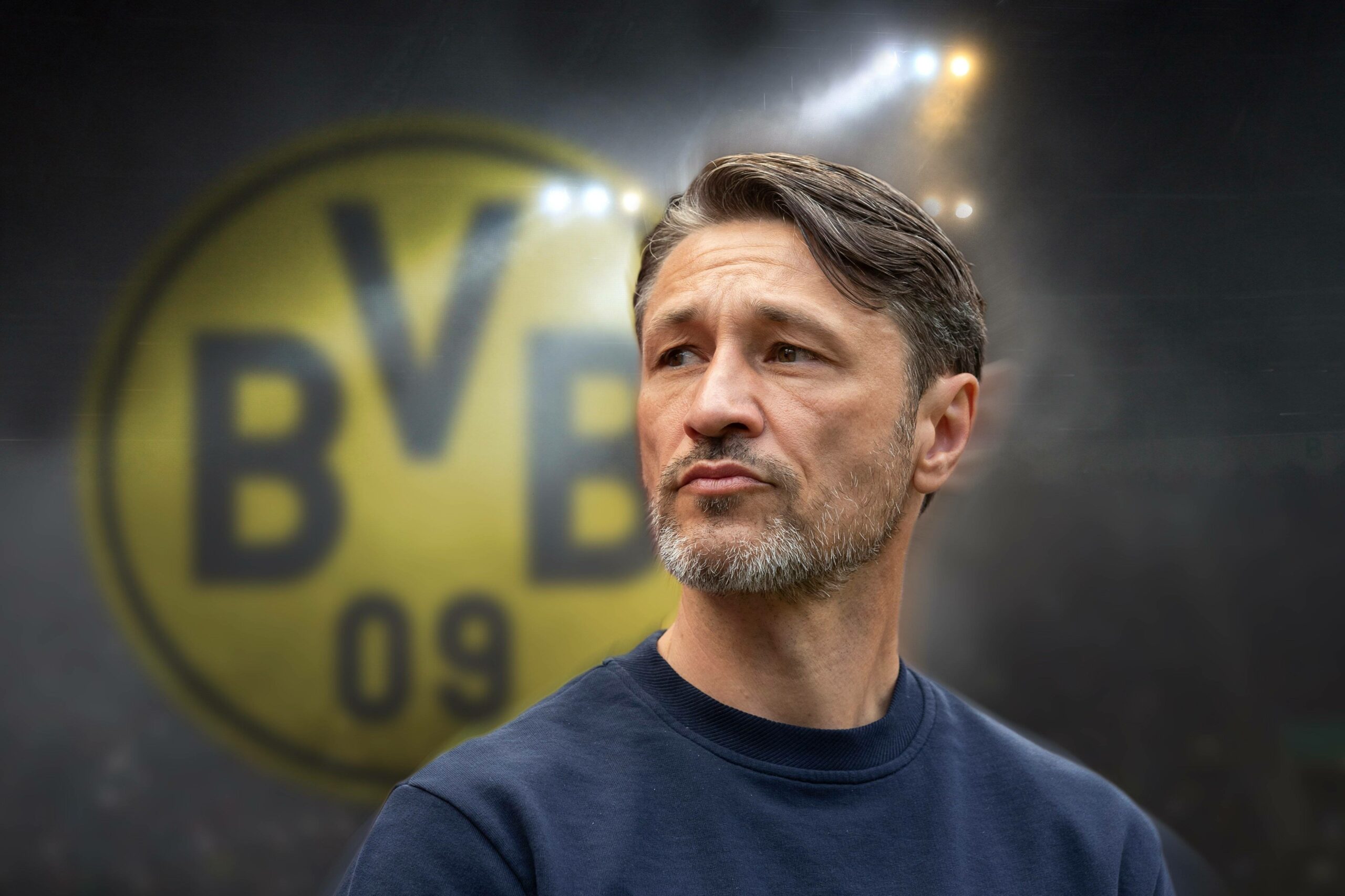 Niko Kovac vor BVB-Logo