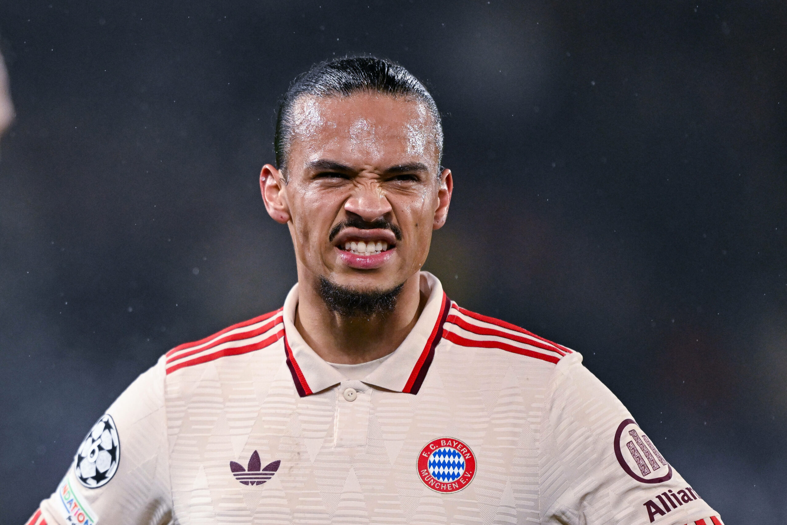 Leroy Sané mit zerknirschtem Gesicht während des Champions-League-Spiels in Rotterdam