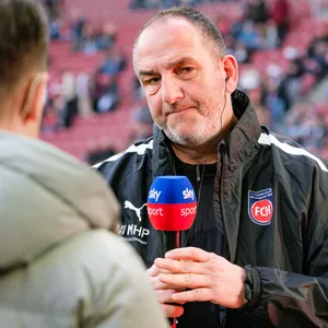 Frank Schmidt beim Sky-Interview