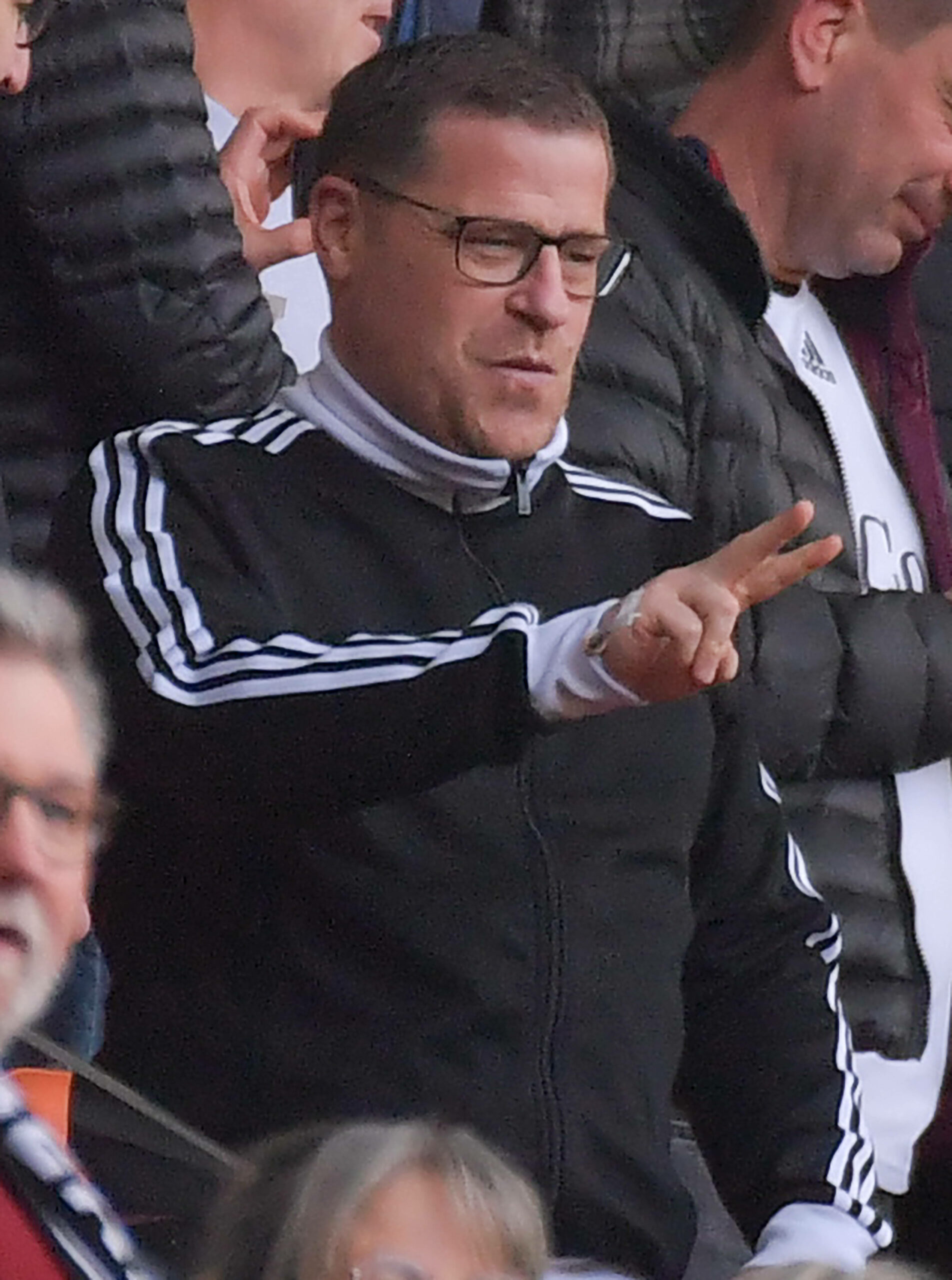 Bayern-Boss Max Eberl auf der Tribüne in Freiburg