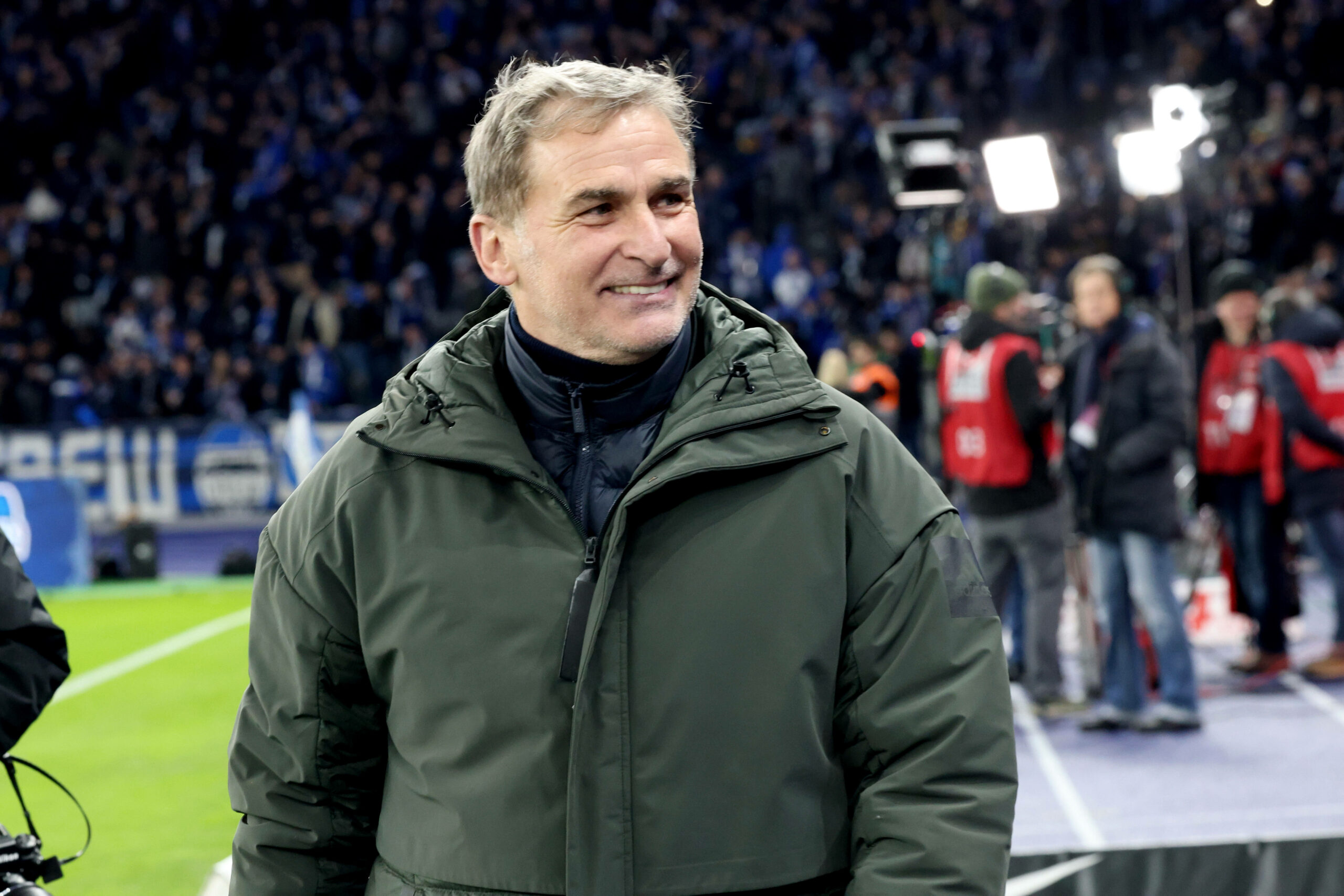 Stefan Kuntz lächelt im Innenraum des Berliner Olympiastadions.