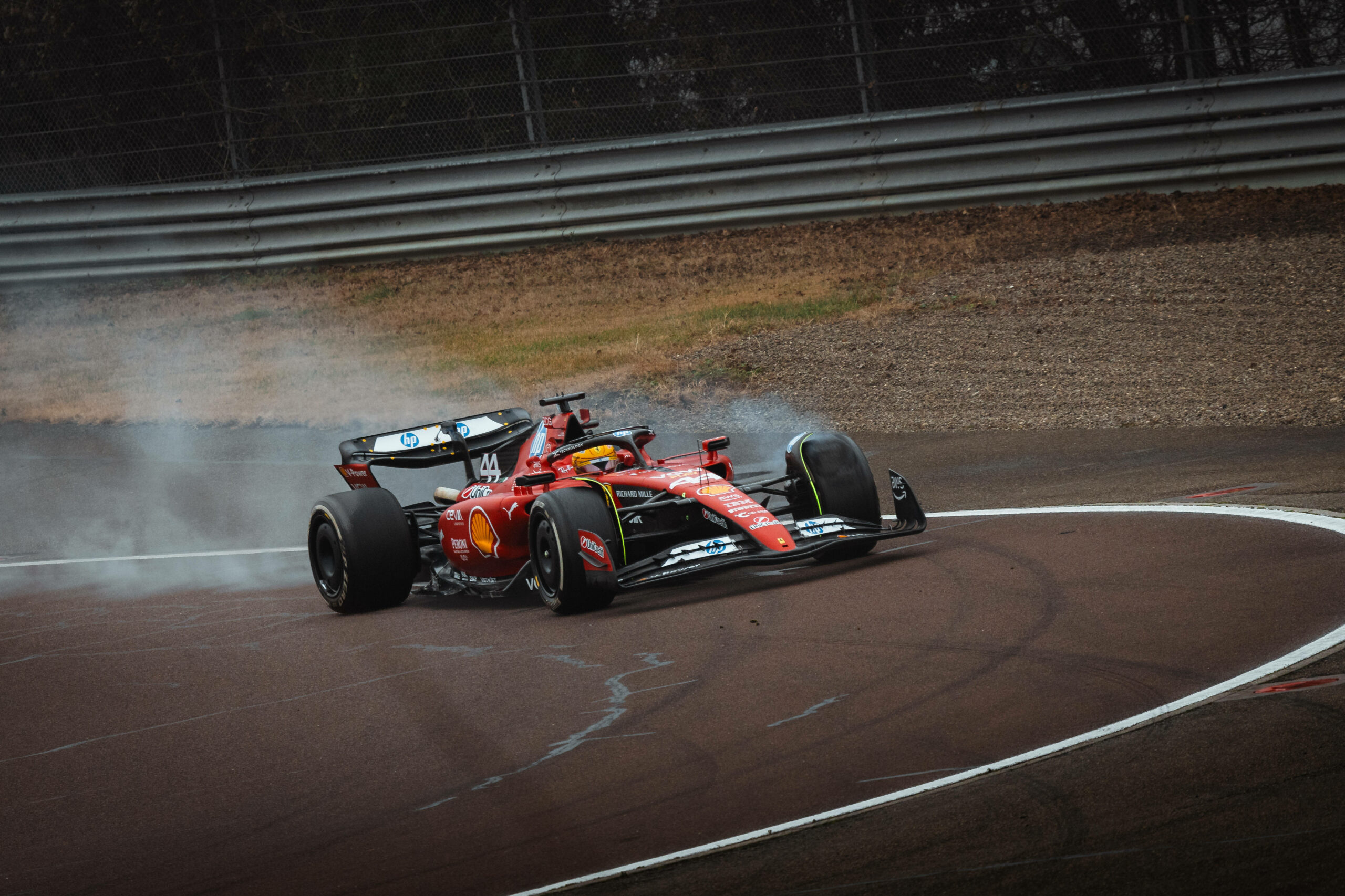 Lewis Hamilton bei seiner ersten Testfahrt für Ferrari auf der Strecke in Fiorano