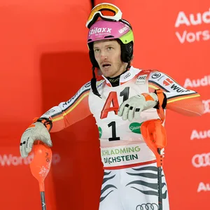 Linus Straßer im Ziel beim Slalom von Schladming