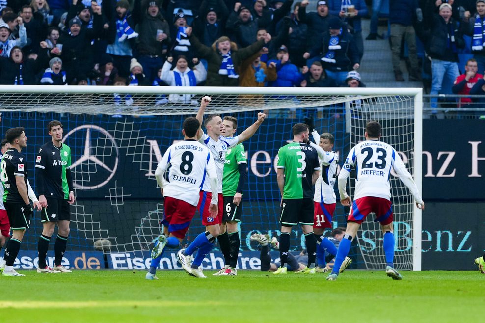 HSV-Profi Silvan Hefti feiert sein Tor gegen Hannover