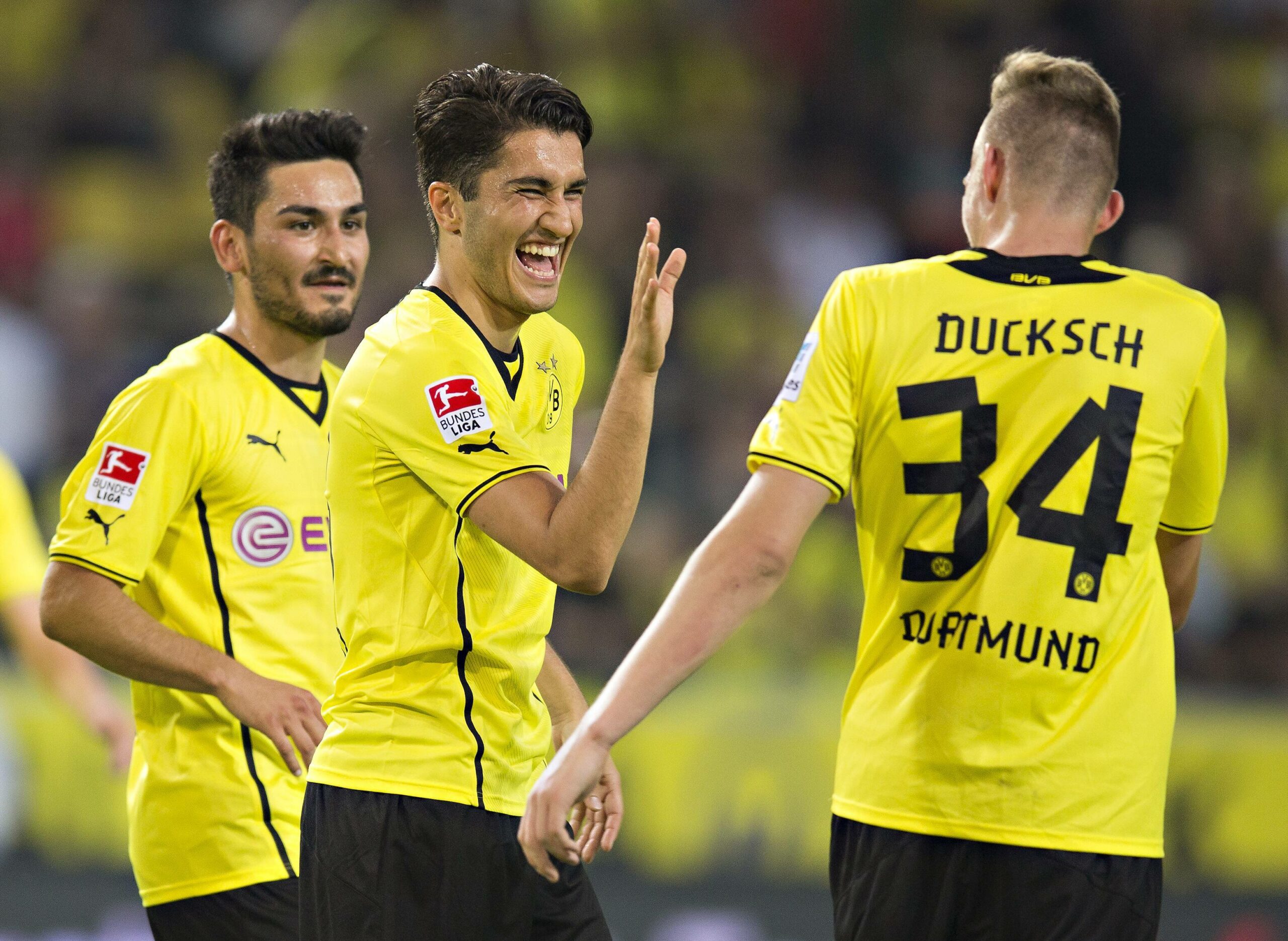 Nuri Sahin klatscht mit Marvin Ducksch ab