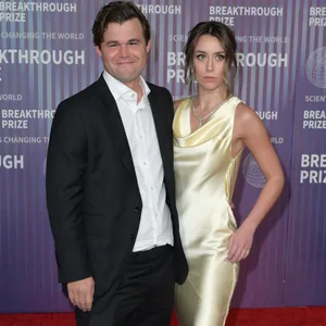Magnus Carlsen mit seiner Ehefrau Ella Malone