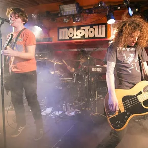 Madsen war die letzte Band, die im alten Molotow unter den Esso-Häusern spielte – mit dabei schon damals, im Dezember 2013: das nun verschwundene Schild.