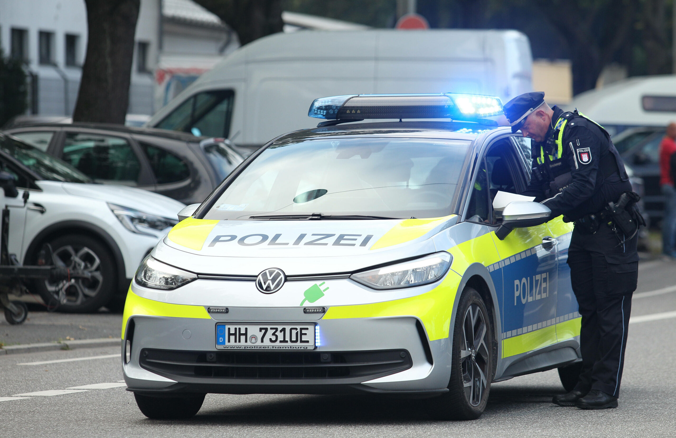 Dieser VW ist einer von 35 Hamburger Polizeiwagen, die von jedermann geortet werden konnten.