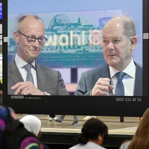 Bundeskanzler: Friedrich Merz will es werden, Olaf Scholz will es bleiben. Doch beide stärken mit ihrem Machtstreben die antidemokratischen Kräfte in Deutschland.