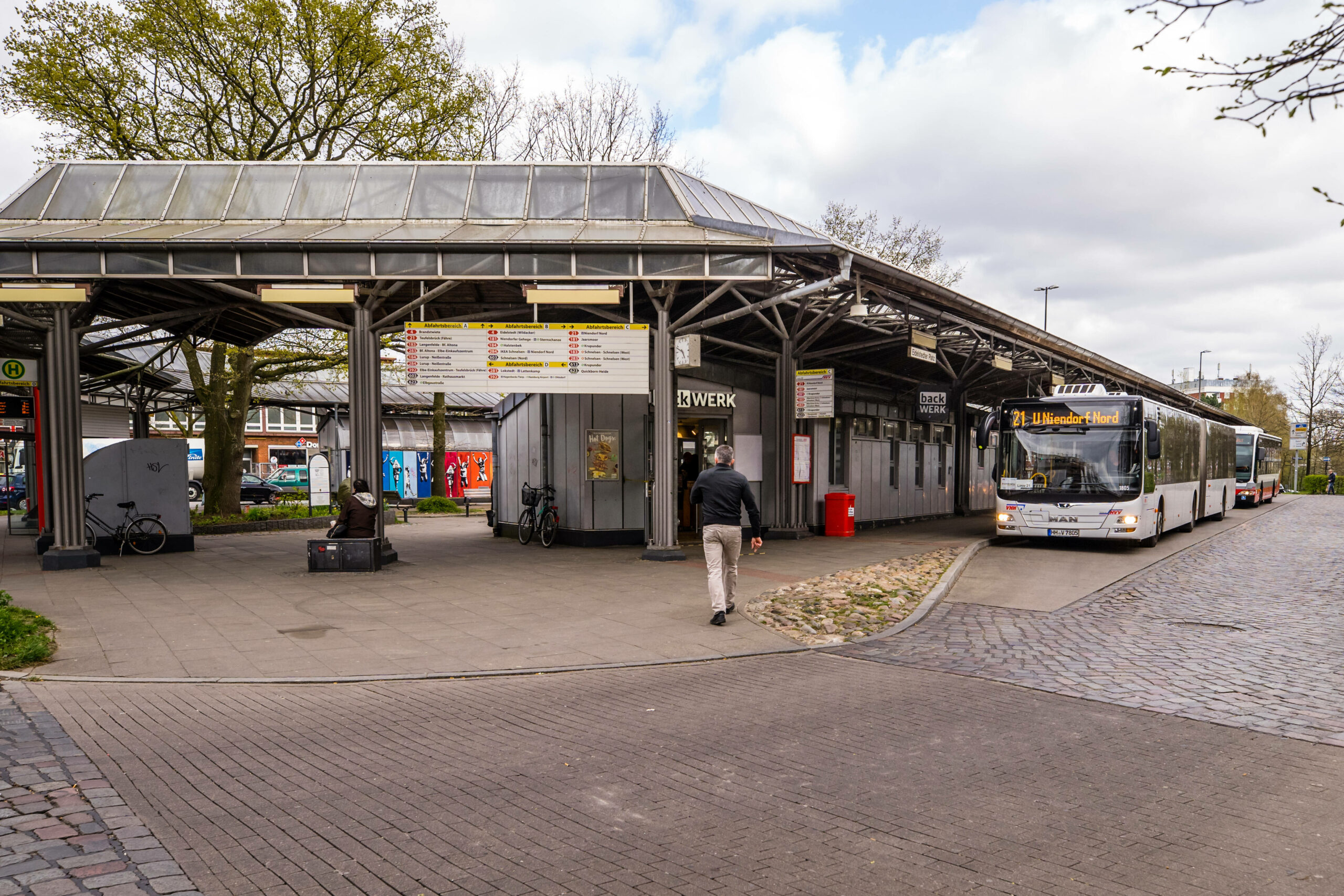 Auch am Eidelstedter Platz könnte die neue Buslinie künftig halten.