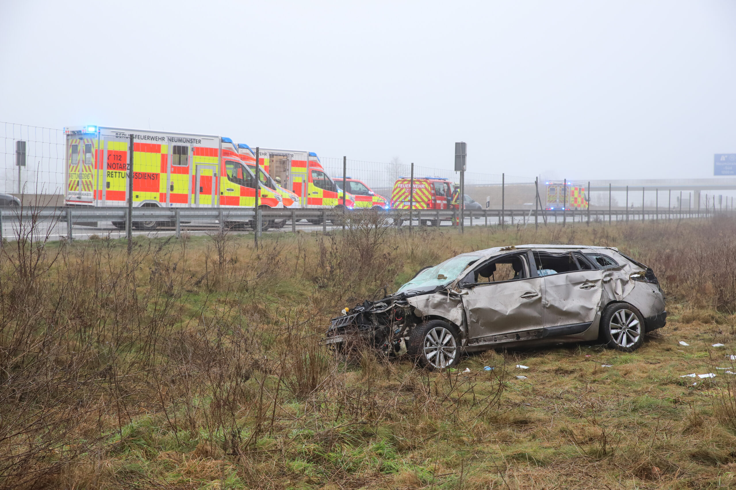 Schwerer Unfall auf A7 bei Neumünster – Familie schwer verletzt