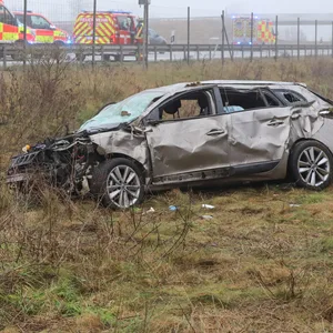 Schwerer Unfall auf A7 bei Neumünster – Familie schwer verletzt
