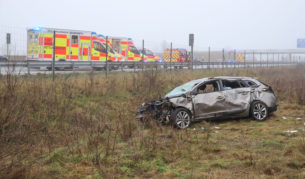 -berm-det-auf-der-Heimfahrt-Vater-und-Sohn-nach-Unfall-in-Lebensgefahr