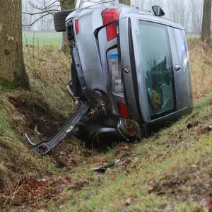 Zu schnell auf regennasser straße zum Überholen angesetzt – Unfall bei itzehoe fordert einen Leichtverletzten