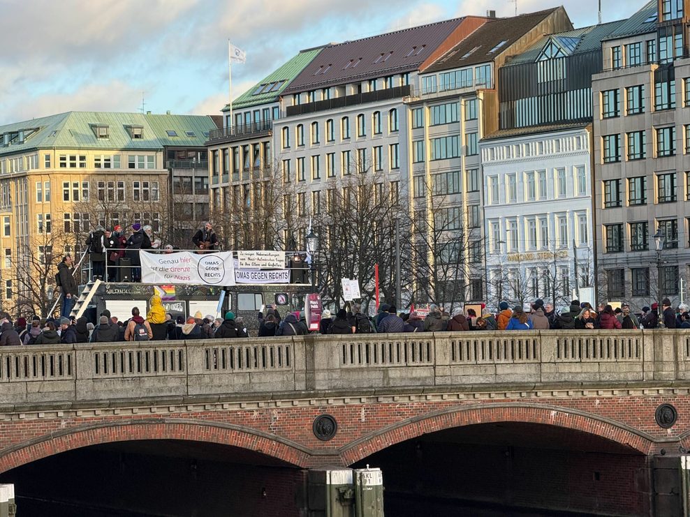 Menschenmenge am Jungfernstieg