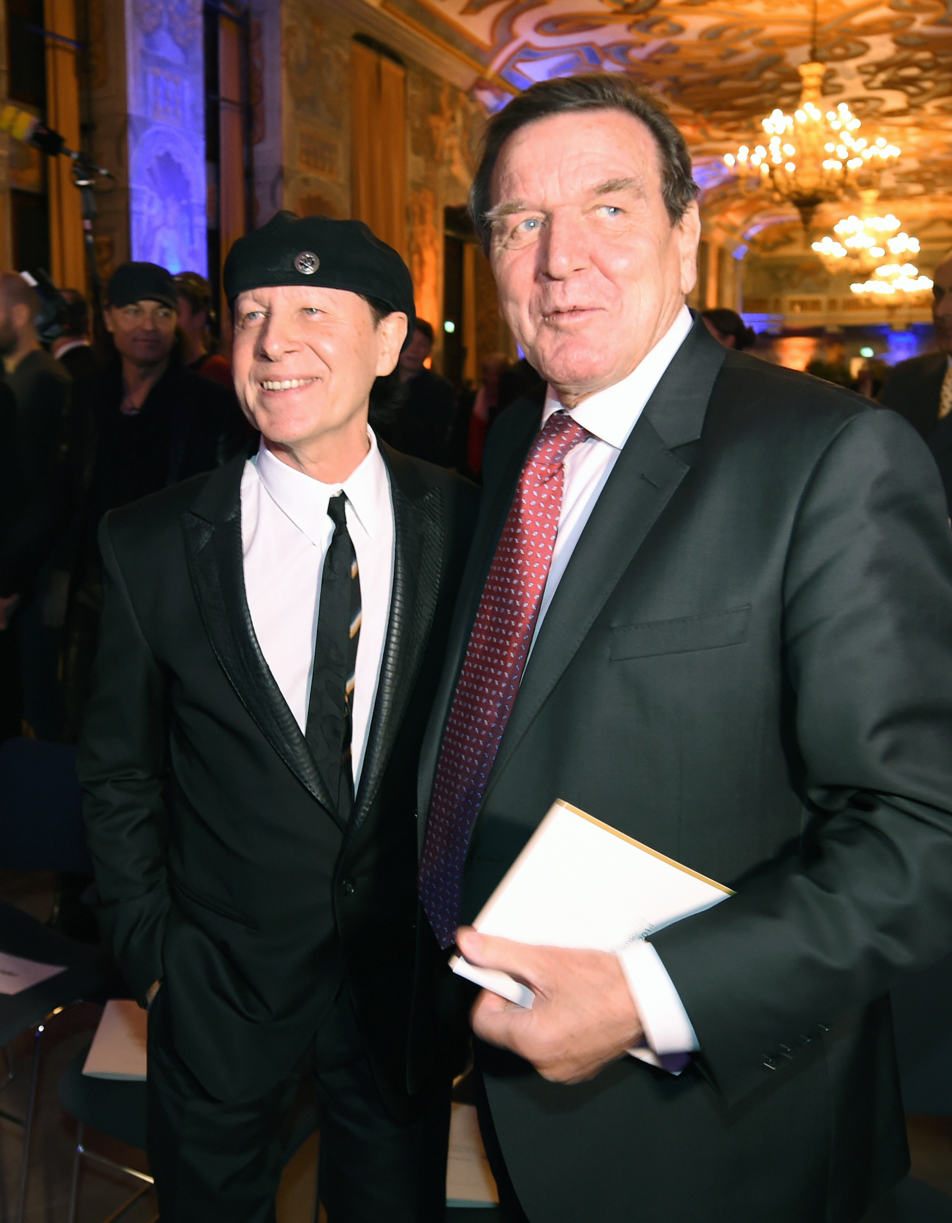 Klaus Meine und Gerhard Schröder im Jahr 2015