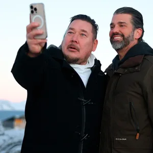 Trump Jr. macht Selfie mit Grönländer