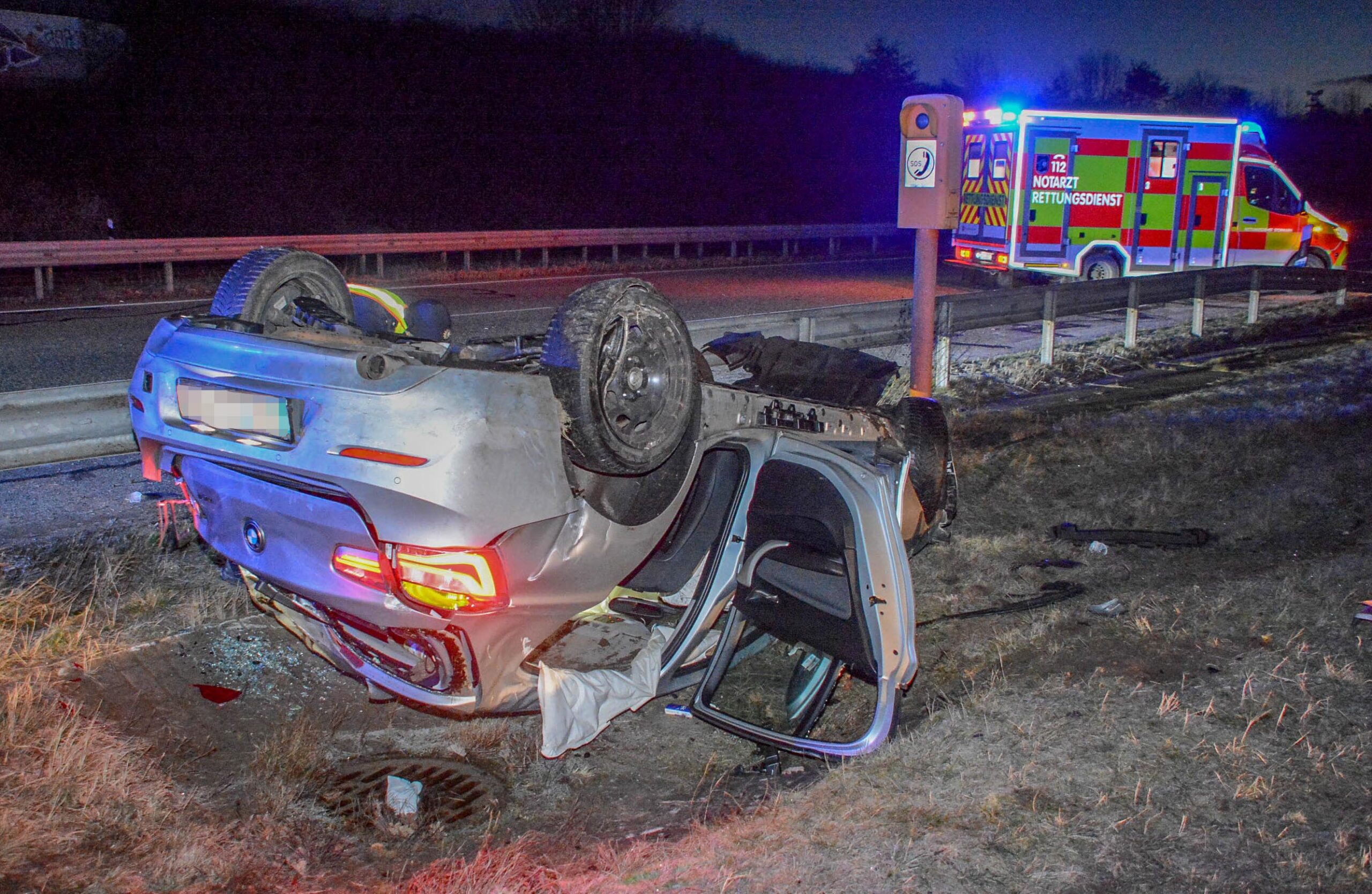 BMW überschlägt sich auf A24 bei Witzhave – Fahrerin schwer verletzt