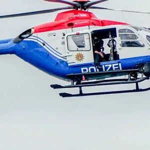 Schussgeräusche in Billstedt lösen Großalarm aus – Polizeihubschrauber sucht Bereich ab