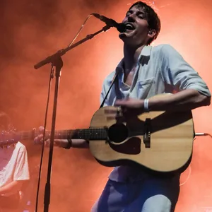 Gefühlvolle Stimme, starke Texte: Der deutsche Singer-Songwriter Mayberg trat am Dienstag in der Großen Freiheit 36 auf. (Archivbild von einem Konzert in Duisburg 2023)