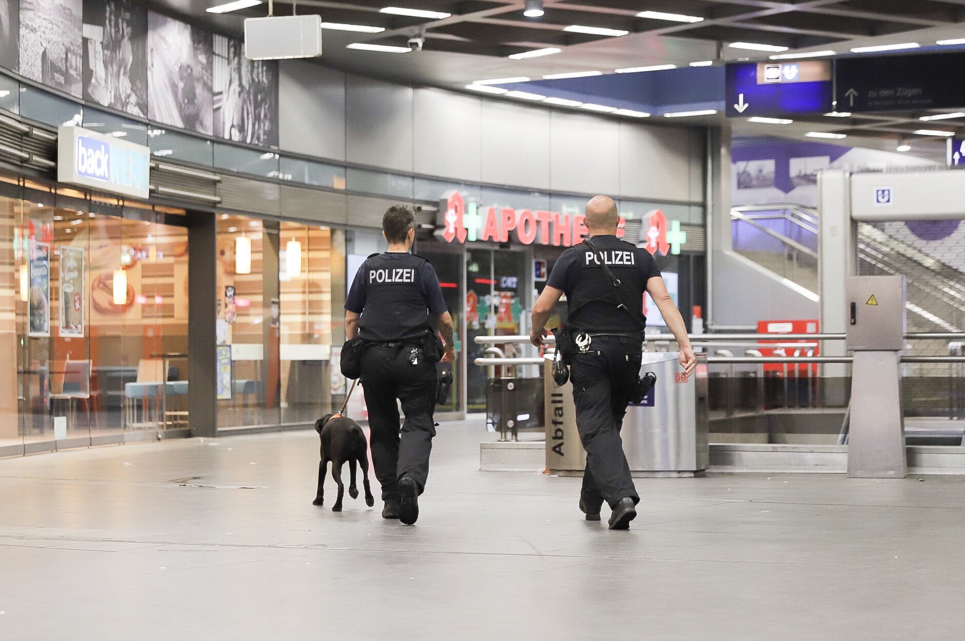 Polizisten am Hauptbahnhof Gelsenkirchen (Archivbild).