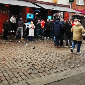 Rund um die Kneipe „Rutsche“ auf dem Kiez kam es am Samstag vor dem HSV-Spiel zu einer Schlägerei.